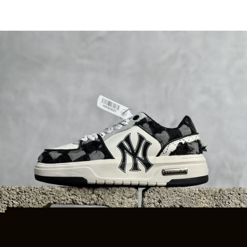 G*u*i casual shoes